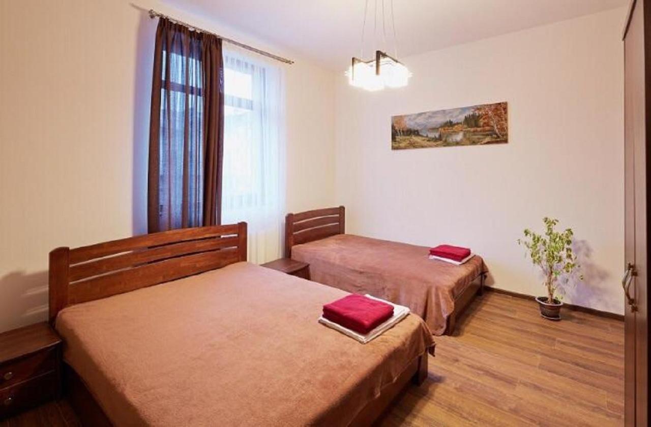 Apartment On Lychakivska リヴィウ エクステリア 写真